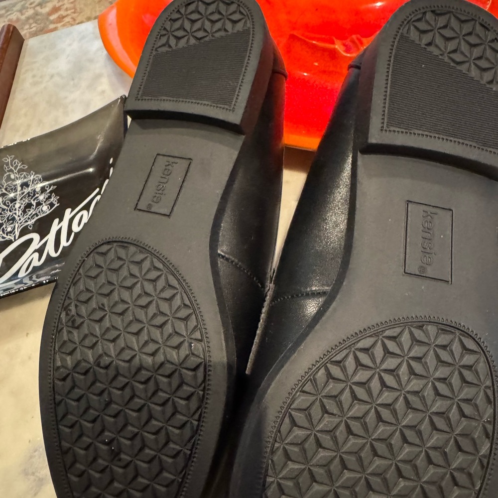 Kensie Black Loafers - Picture 3 of 8